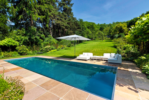 Pose de carrelage pour terrasse et piscine en Gironde (33)